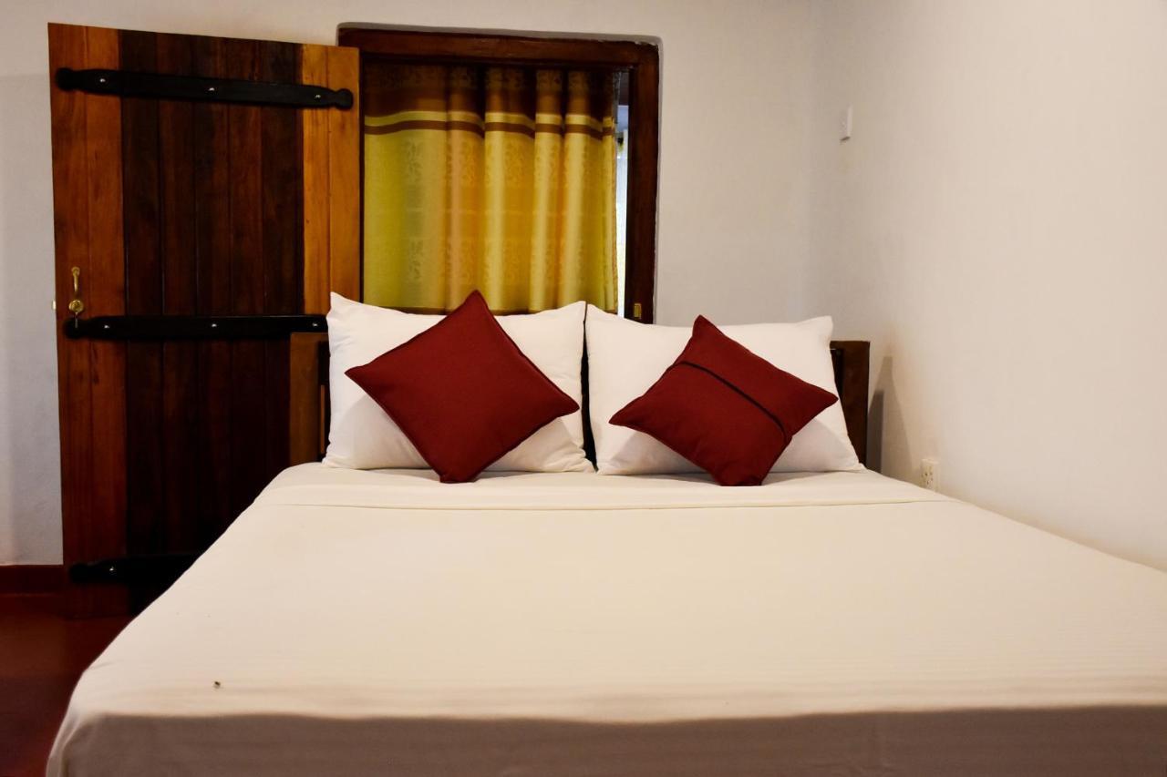 Rainforest Holiday Inn Deniyaya Bagian luar foto