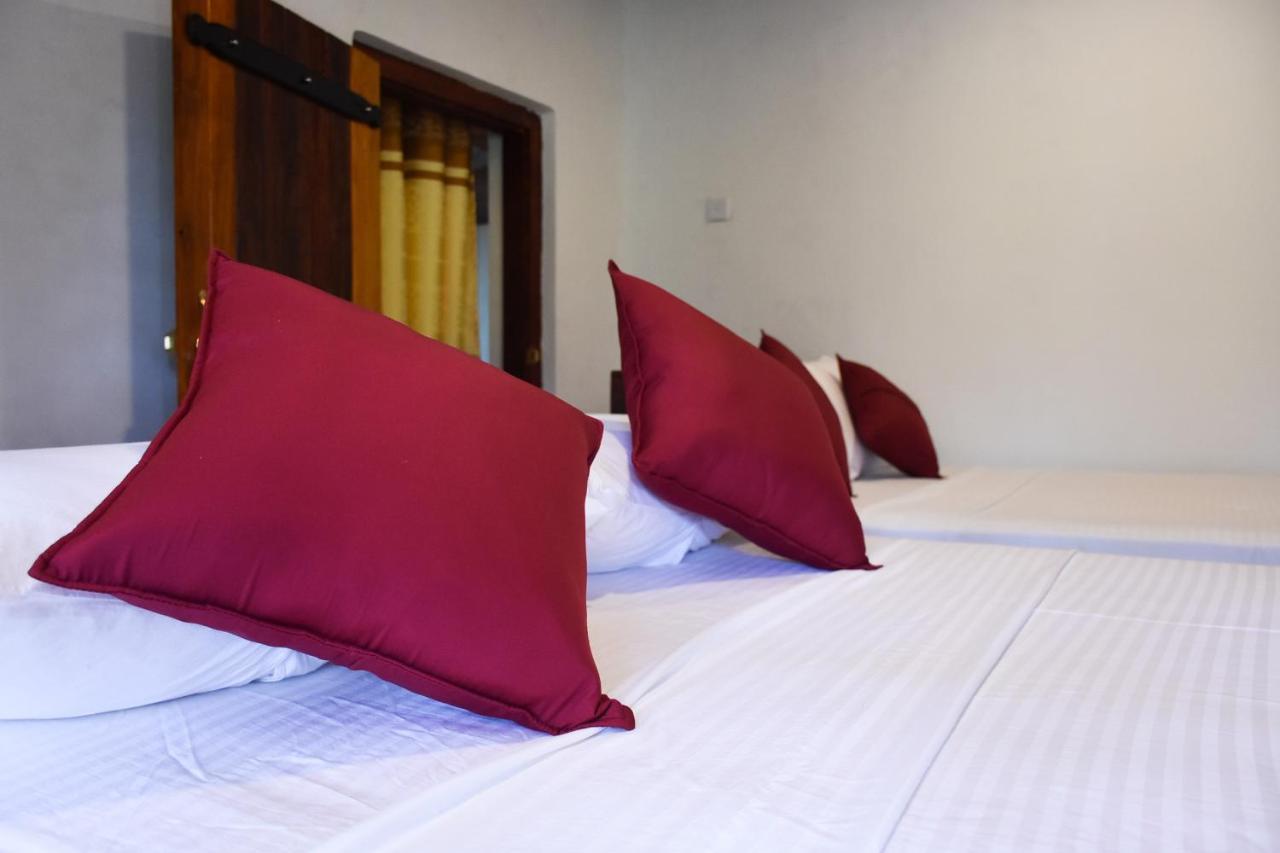 Rainforest Holiday Inn Deniyaya Bagian luar foto